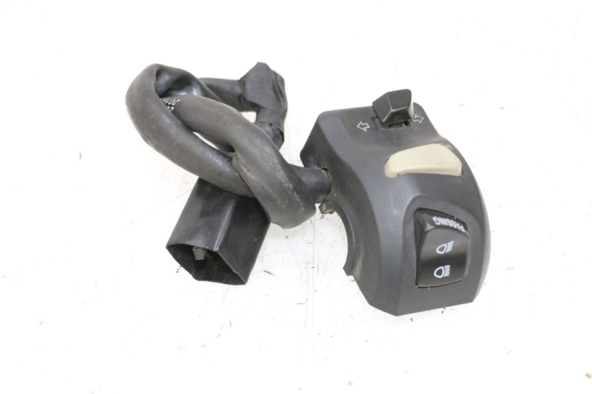 photo de INTERRUPTOR DE LUCES IZQUIERDO PEUGEOT KISBEE 4T 50 (2010 - 2017) - Primer plano técnico