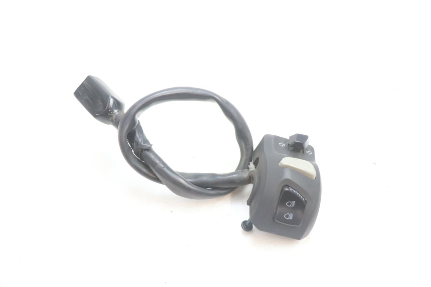 photo de INTERRUPTOR DE LUCES IZQUIERDO PEUGEOT KISBEE 4T 50 (2018 - 2022) - Zoom estado de uso