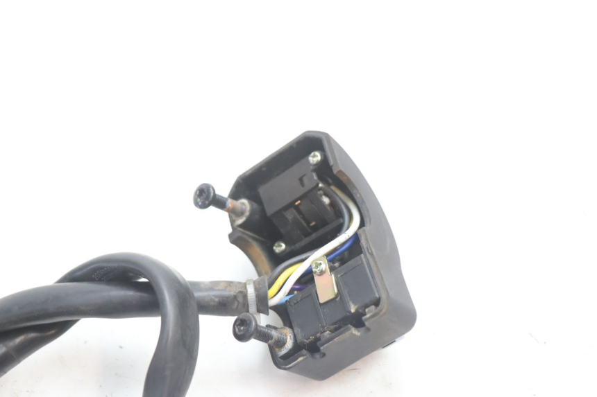 photo de INTERRUPTOR DE LUCES IZQUIERDO PEUGEOT KISBEE 4T 50 (2018 - 2022) - Primer plano técnico