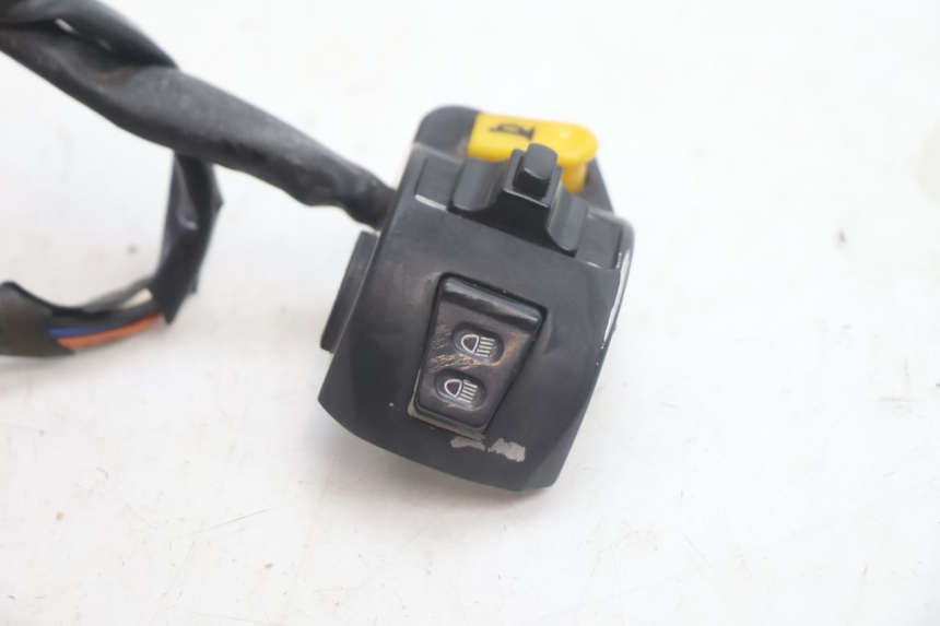 photo de INTERRUPTOR DE LUCES IZQUIERDO PEUGEOT KISBEE 4T 50 (2010 - 2017) - Otra perspectiva