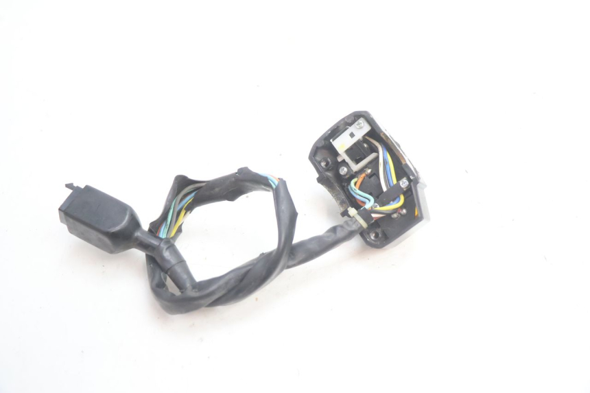 photo de INTERRUPTOR DE LUCES IZQUIERDO PEUGEOT KISBEE 4T 50 (2010 - 2017) - Primer plano técnico