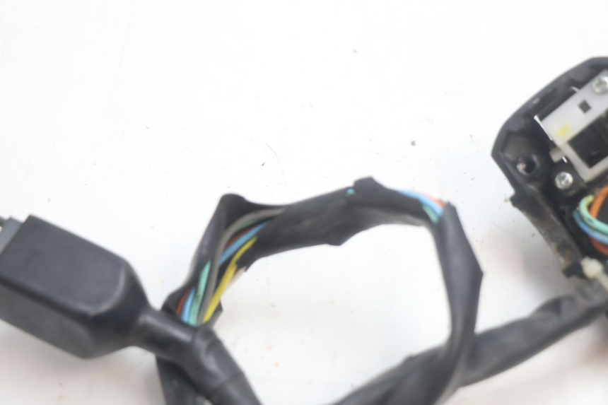 photo de INTERRUPTOR DE LUCES IZQUIERDO PEUGEOT KISBEE 4T 50 (2010 - 2017) - Detalles de los puntos de fijación