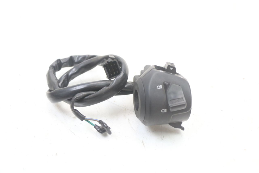 photo de INTERRUPTOR DE LUCES IZQUIERDO KYMCO X-TOWN XTOWN 125 (2016 - 2021) - Zoom estado de uso