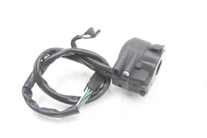 photo de INTERRUPTOR DE LUCES IZQUIERDO KYMCO X-TOWN XTOWN 125 (2016 - 2021) - Otra perspectiva