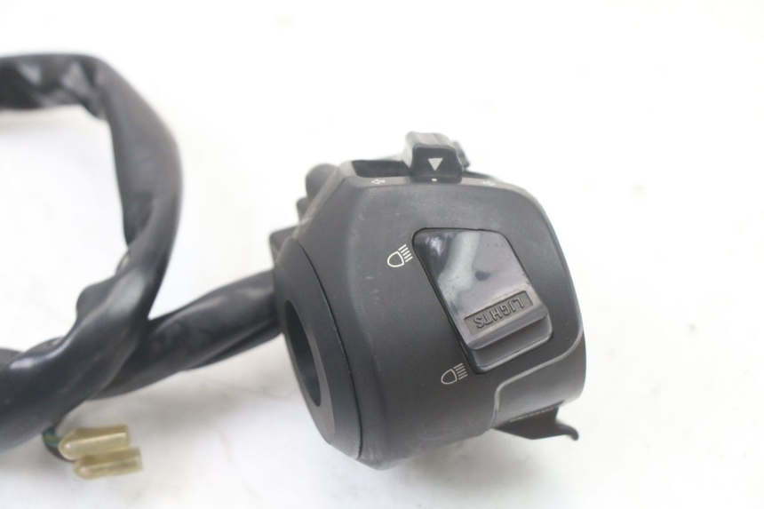 photo de CONMUTADOR IZQUIERDA KYMCO XCITING 500 (2007 - 2010) - Otra perspectiva