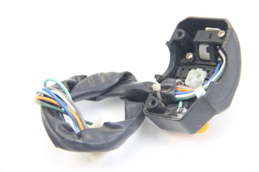 photo de CONMUTADOR IZQUIERDA VENESI LOWIGI RETRO JJ50QT-3 50 (2020 - 2022) - Detalles de los puntos de fijación