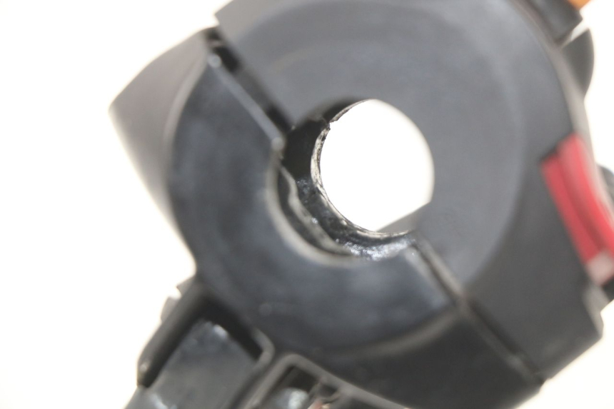 photo de INTERRUPTOR DE LUCES IZQUIERDO PEUGEOT LUDIX 50 (2008 - 2017) - Zoom estado de uso