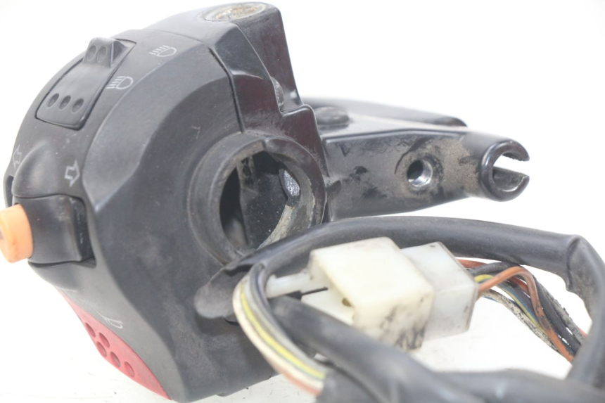 photo de INTERRUPTOR DE LUCES IZQUIERDO PEUGEOT LUDIX 50 (2008 - 2017) - Detalle de la pieza