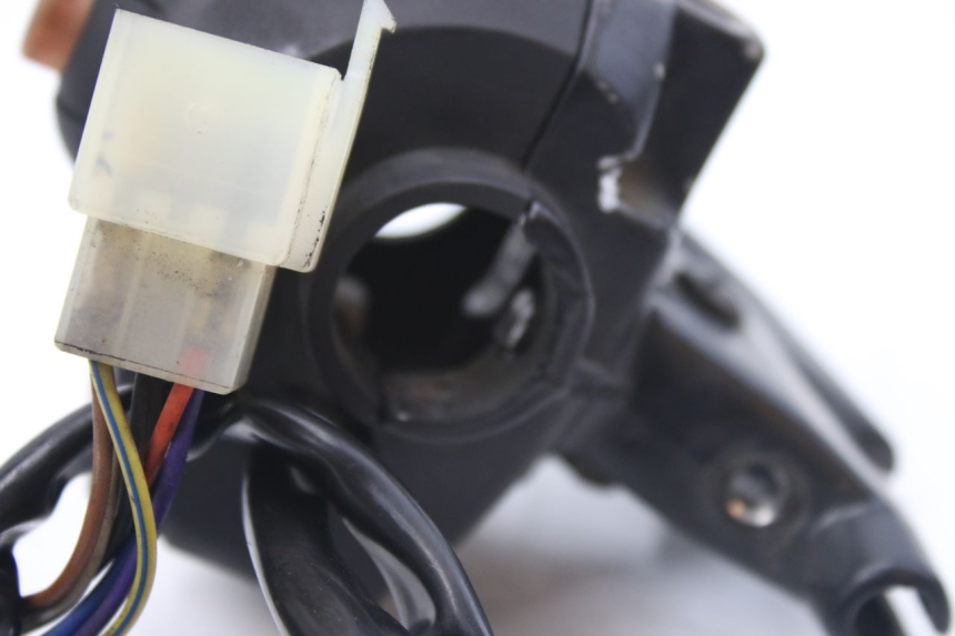 photo de INTERRUPTOR DE LUCES IZQUIERDO PEUGEOT LUDIX 50 (2008 - 2017) - Primer plano técnico