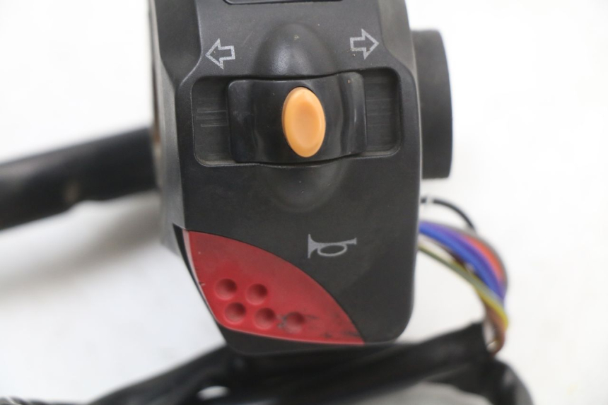 photo de INTERRUPTOR DE LUCES IZQUIERDO. PEUGEOT LUDIX 50 (2005 - 2007) - Zoom estado de uso