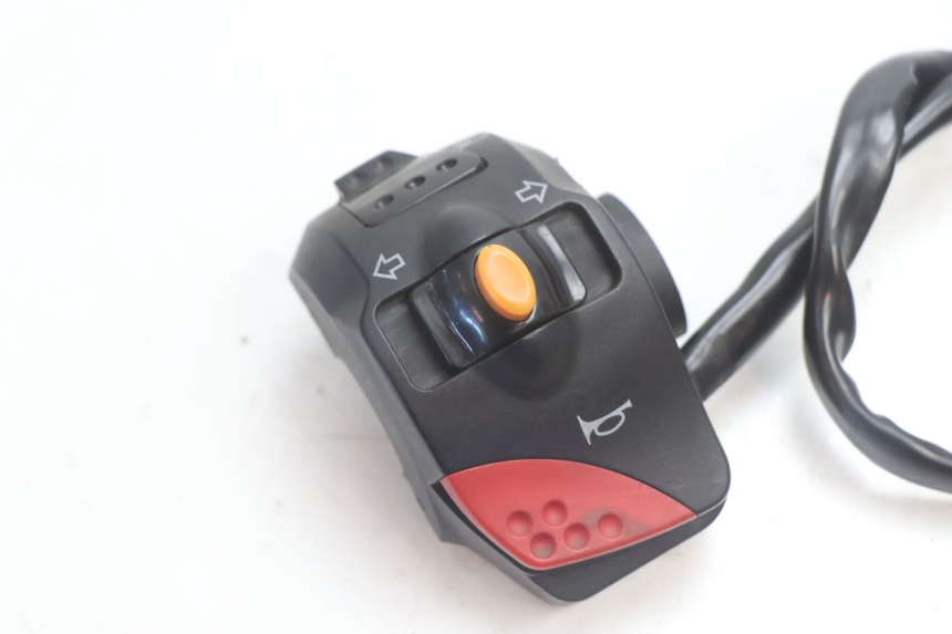 photo de INTERRUPTOR DE LUCES IZQUIERDO PEUGEOT LUDIX 50 (2008 - 2017) - Detalle de la pieza
