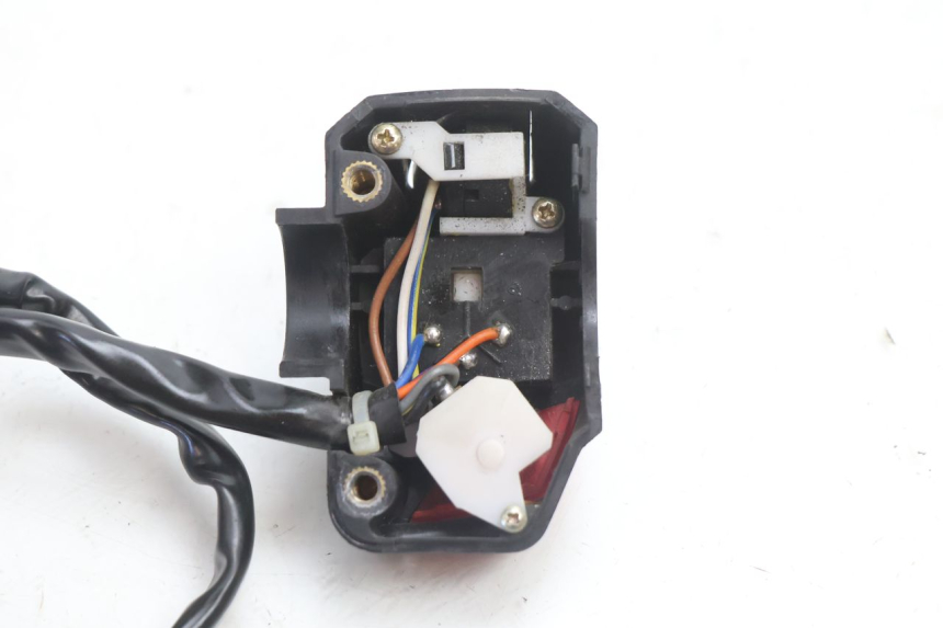 photo de INTERRUPTOR DE LUCES IZQUIERDO PEUGEOT LUDIX 50 (2008 - 2017) - Primer plano técnico