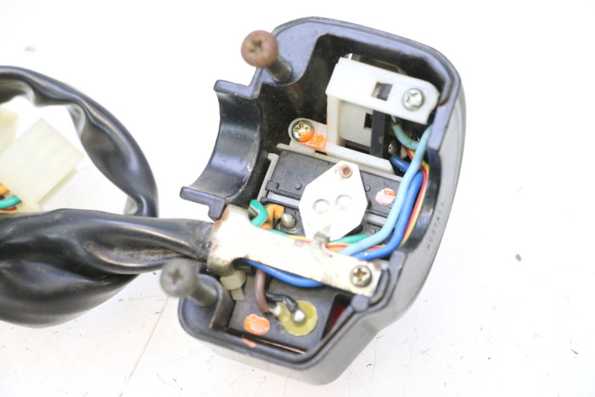 photo de CONMUTADOR IZQUIERDA KEEWAY MATRIX RX9 125 (2006 - 2007) - Primer plano técnico