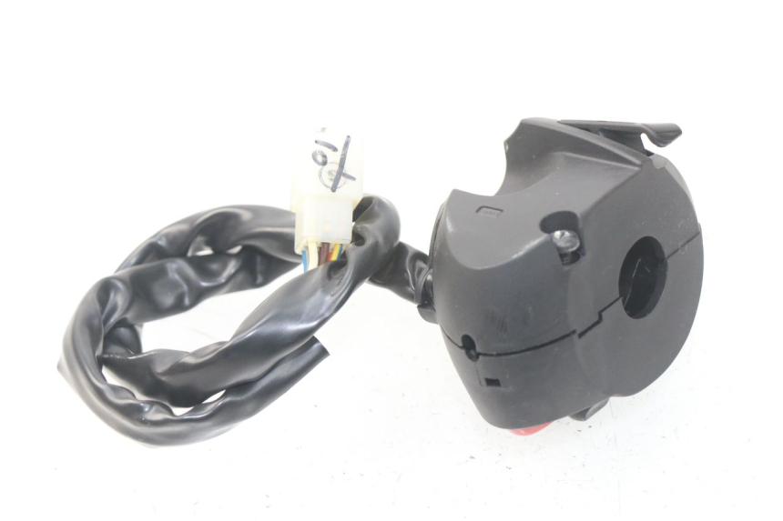 photo de CONMUTADOR IZQUIERDA PEUGEOT METROPOLIS 400 (2017 - 2020) - Primer plano técnico