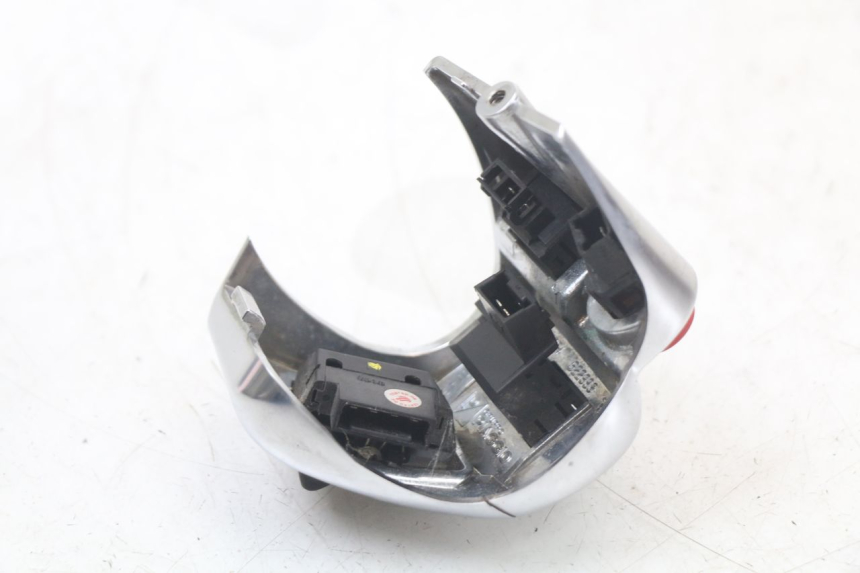 photo de CONMUTADOR IZQUIERDA PIAGGIO MP3 HPE 350 (2018 - 2020) - Detalles de los puntos de fijación