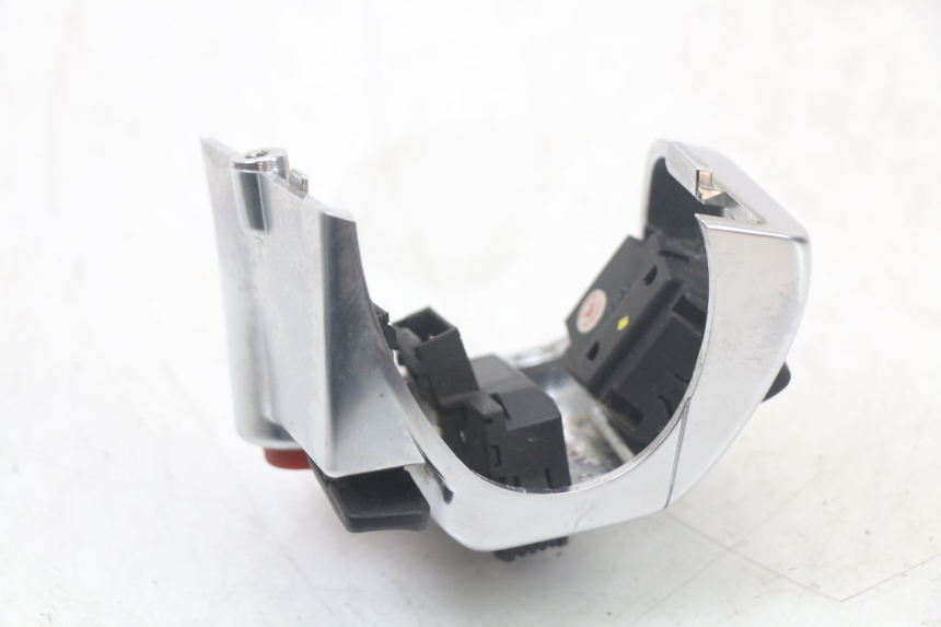 photo de CONMUTADOR IZQUIERDA PIAGGIO MP3 HPE 350 (2018 - 2020) - Estado de la superficie y material