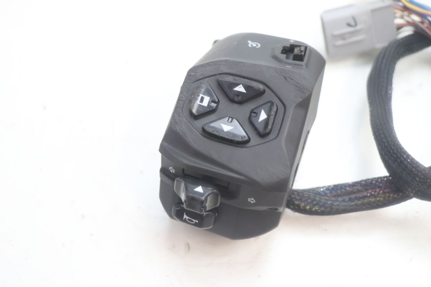 photo de CONMUTADOR IZQUIERDA PIAGGIO MP3 HPE 530 (2022 - 2026) - Detalle de la pieza