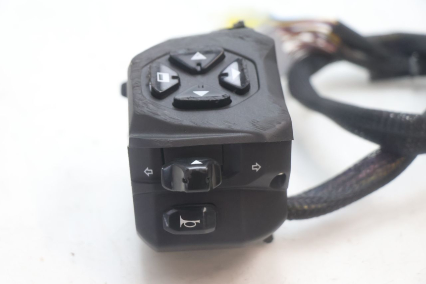 photo de CONMUTADOR IZQUIERDA PIAGGIO MP3 HPE 530 (2022 - 2026) - Primer plano técnico