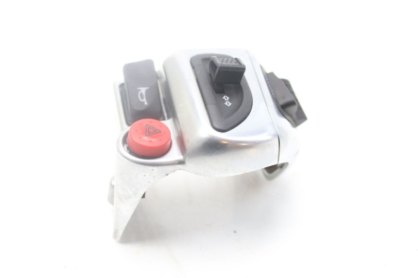 photo de INTERRUPTOR DE LUCES IZQUIERDO PIAGGIO MP3 500 (2014 - 2017) - Detalle de la pieza