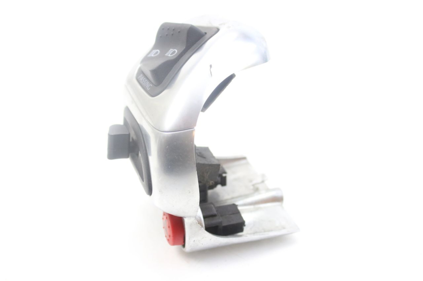 photo de INTERRUPTOR DE LUCES IZQUIERDO PIAGGIO MP3 500 (2014 - 2017) - Detalles de los puntos de fijación