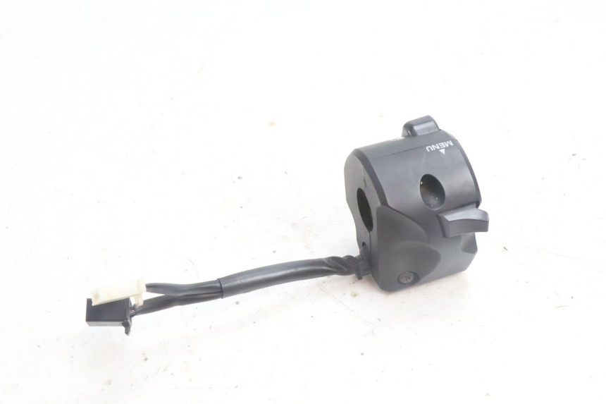 photo de CONMUTADOR IZQUIERDA YAMAHA N-MAX NMAX 125 (2021 - 2024) - Primer plano técnico