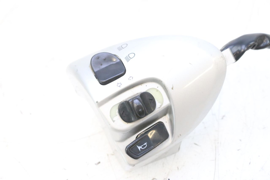 photo de INTERRUPTOR DE LUCES IZQUIERDO YAMAHA NEOS NEO'S 4T 50 (2008 - 2016) - Detalle de la pieza