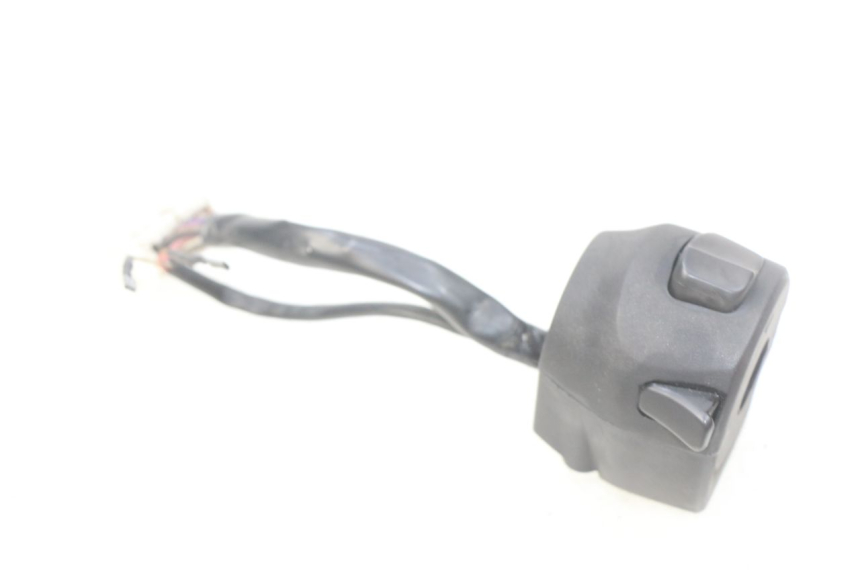 photo de INTERRUPTOR DE LUCES IZQUIERDO GILERA NEXUS 125 (2009 - 2013) - Primer plano técnico