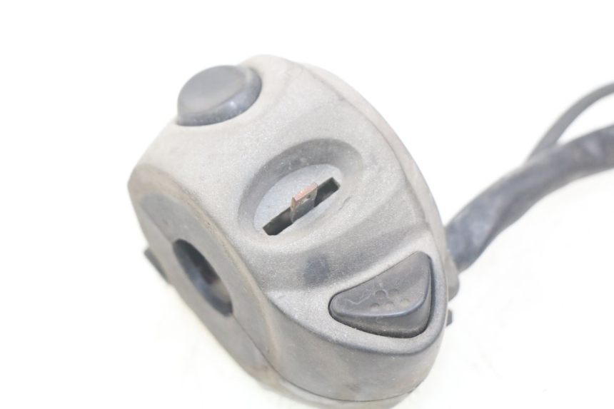 photo de INTERRUPTOR DE LUCES IZQUIERDO GILERA NEXUS 125 (2007 - 2009) - Estado de la superficie y material