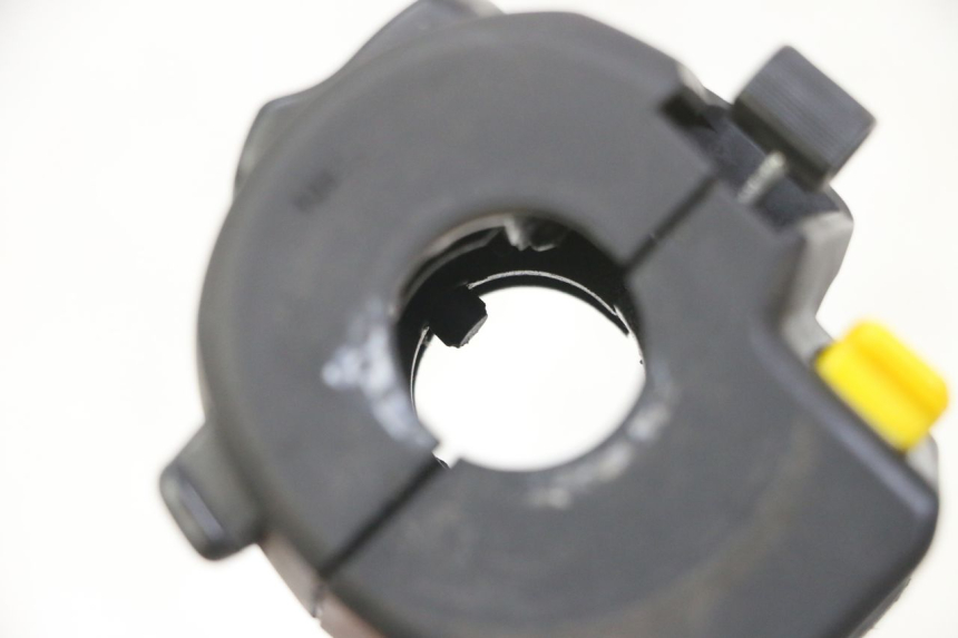 photo de INTERRUPTOR DE LUCES IZQUIERDO GILERA NEXUS 125 (2009 - 2013) - Primer plano técnico