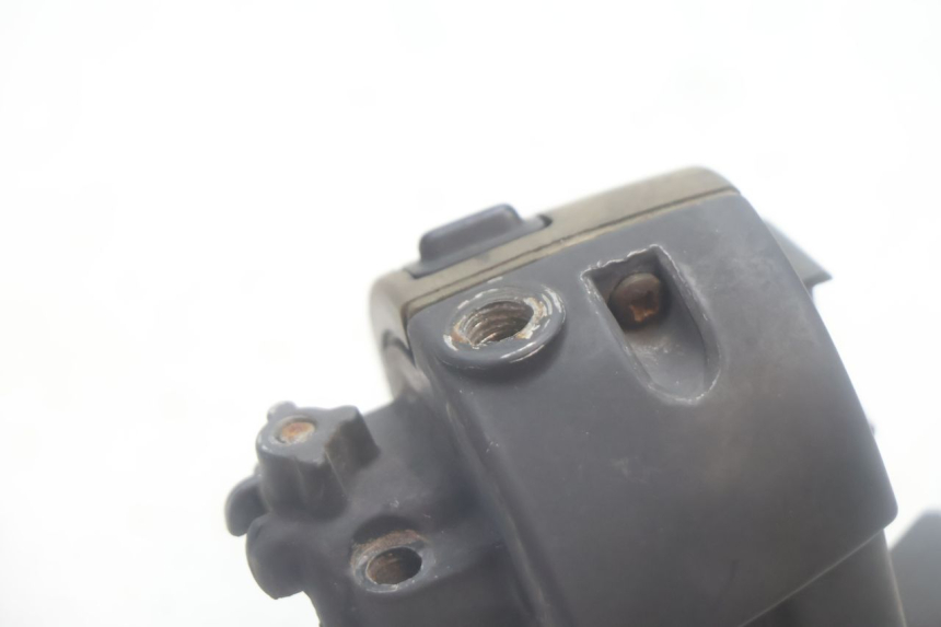 photo de CONMUTADOR IZQUIERDA MBK NITRO 50 (2004 - 2008) - Detalles de los puntos de fijación