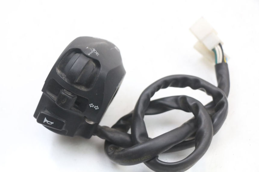 photo de CONMUTADOR IZQUIERDA MOTO GUZZI NORGE 8V GT 1200 (2011 - 2016) - Vista principal