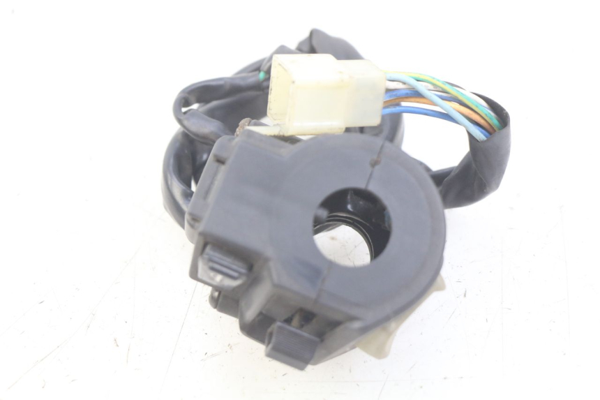 photo de INTERRUPTOR DE LUCES IZQUIERDO SELECT UP OCTALIS 125 (2007 - 2012) - Zoom estado de uso