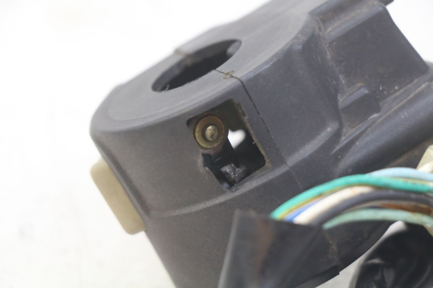 photo de INTERRUPTOR DE LUCES IZQUIERDO SELECT UP OCTALIS 125 (2007 - 2012) - Primer plano técnico