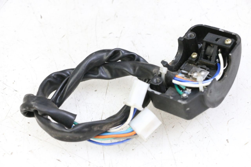 photo de CONMUTADOR IZQUIERDA JM MOTORS OLDIES GT 4T 50 (2018 - 2025) - Primer plano técnico