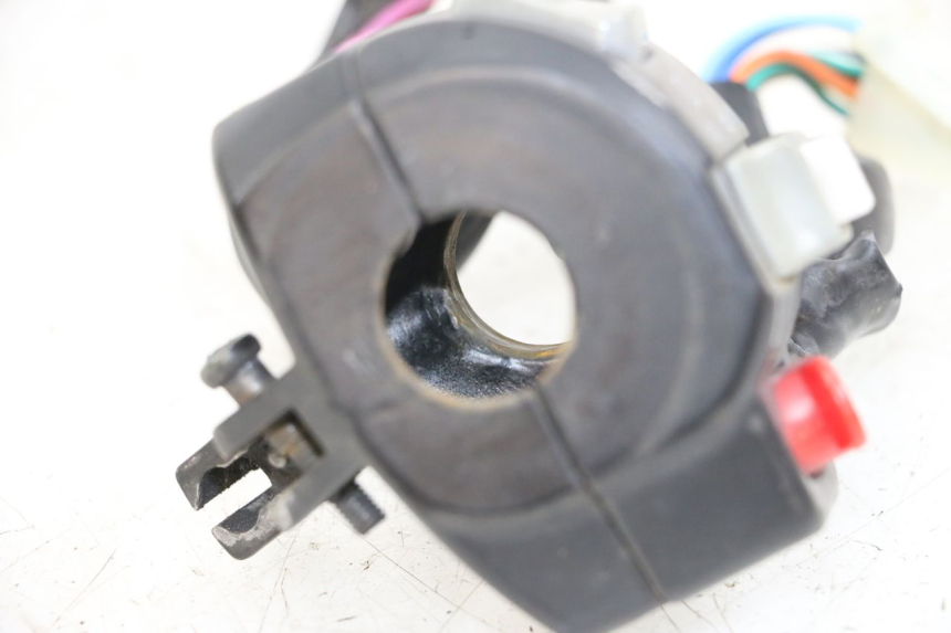 photo de INTERRUPTOR DE LUCES IZQUIERDO IMF INDUSTRIE PACH 4T 50 (2009 - 2018) - Zoom estado de uso