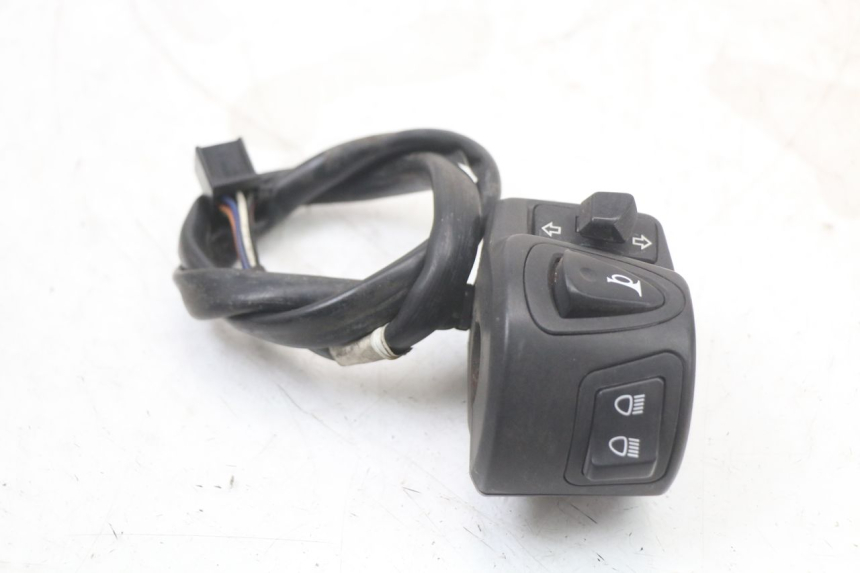 photo de CONMUTADOR IZQUIERDA HONDA PCX (JF28) 125 (2009 - 2011) - Otra perspectiva