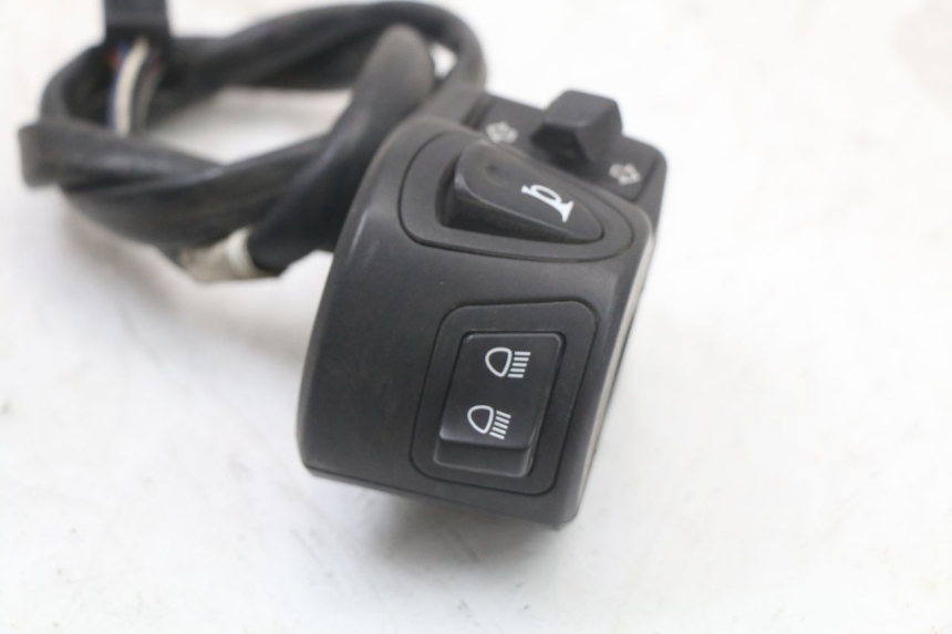 photo de CONMUTADOR IZQUIERDA HONDA PCX (JF28) 125 (2009 - 2011) - Primer plano técnico