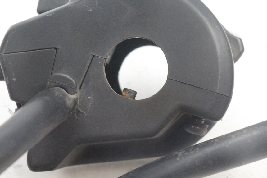 photo de CONMUTADOR IZQUIERDA HONDA PCX (JF28) 125 (2009 - 2011) - Detalles de los puntos de fijación