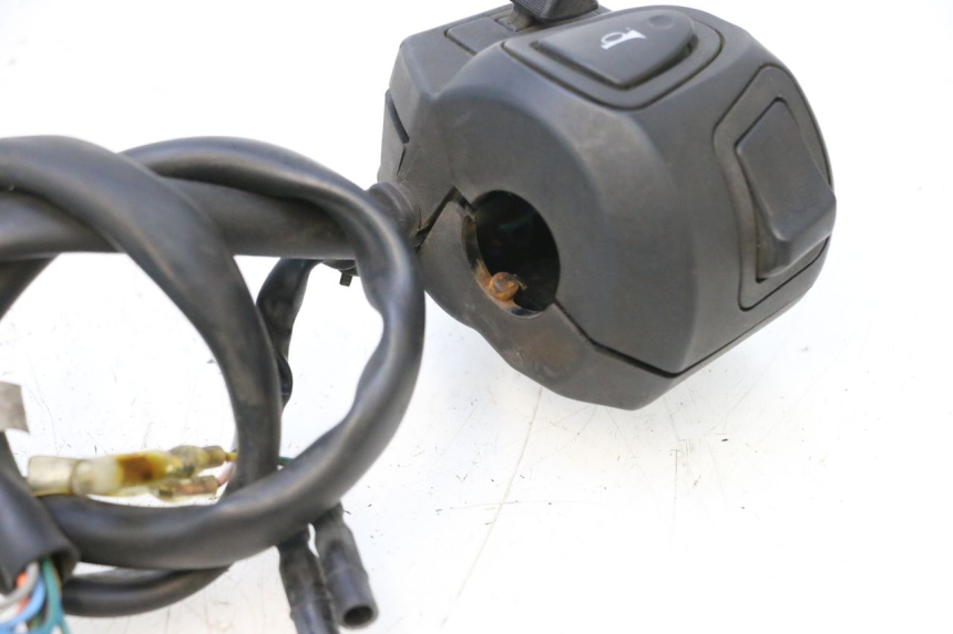 photo de CONMUTADOR IZQUIERDA HONDA PCX (JF57/JF64) 125 (2014 - 2018) - Detalles de los puntos de fijación