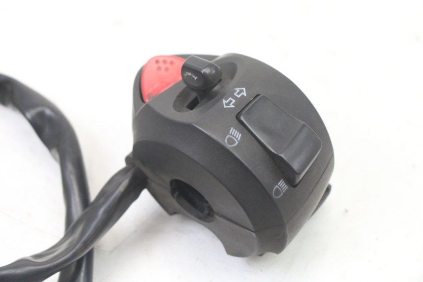 photo de INTERRUPTOR DE LUCES IZQUIERDO PEUGEOT CITYSTAR 125 (2011 - 2017) - Otra perspectiva