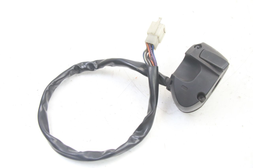 photo de INTERRUPTOR DE LUCES IZQUIERDO PEUGEOT CITYSTAR 125 (2011 - 2017) - Primer plano técnico