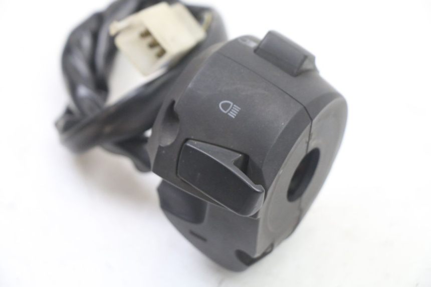 photo de INTERRUPTOR DE LUCES IZQUIERDO PEUGEOT CITYSTAR 125 (2011 - 2017) - Detalles de los puntos de fijación