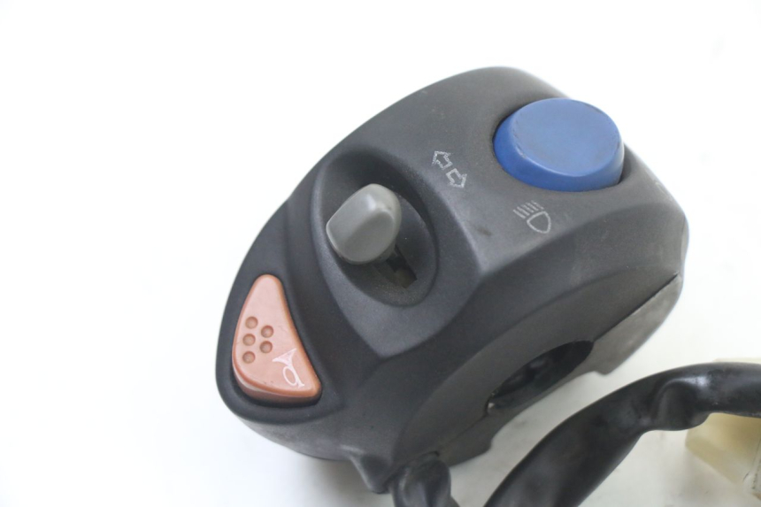 photo de INTERRUPTOR DE LUCES IZQUIERDO PEUGEOT ELYSTAR 50 (2002 - 2014) - Zoom estado de uso