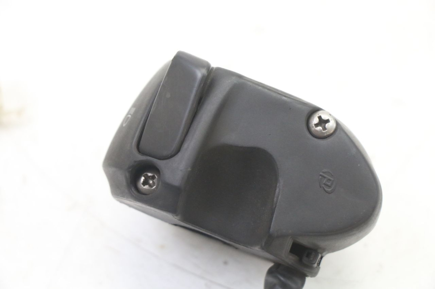 photo de INTERRUPTOR DE LUCES IZQUIERDO PEUGEOT ELYSTAR 50 (2002 - 2014) - Detalles de los puntos de fijación