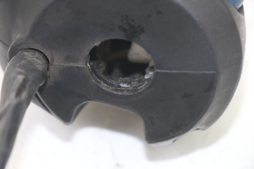 photo de INTERRUPTOR DE LUCES IZQUIERDO PEUGEOT ELYSTAR 50 (2002 - 2014) - Estado de la superficie y material