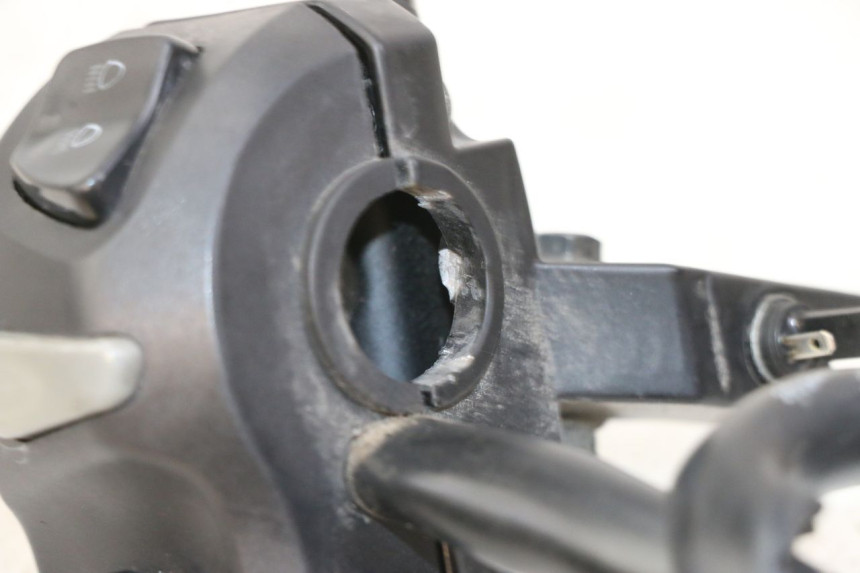 photo de INTERRUPTOR DE LUCES IZQUIERDO PEUGEOT KISBEE 4T 50 (2018 - 2022) - Detalle de la pieza