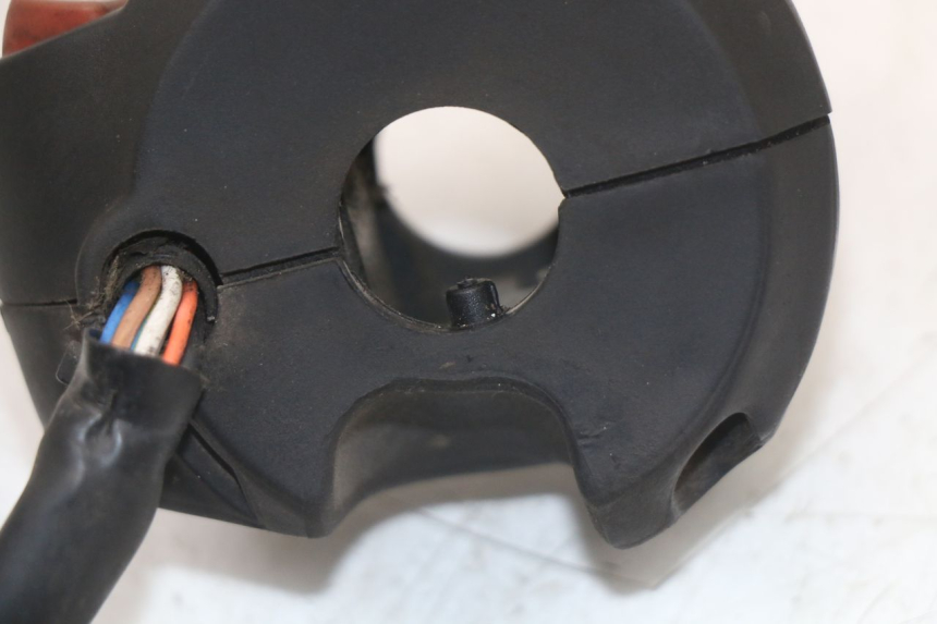 photo de INTERRUPTOR DE LUCES IZQUIERDO PEUGEOT SATELIS 125 (2010 - 2012) - Vista general del producto