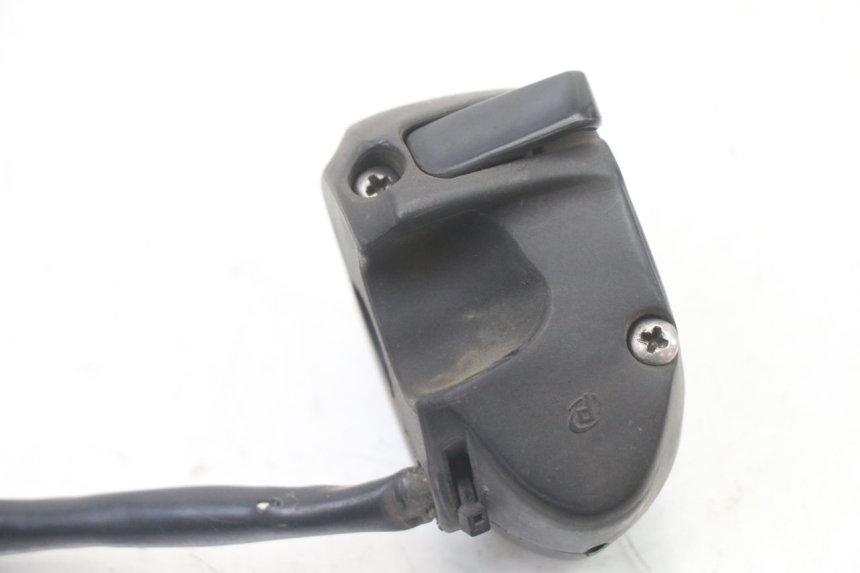 photo de INTERRUPTOR DE LUCES IZQUIERDO PEUGEOT TKR TREKKER FURIOUS 50 (2005 - 2014) - Vista general del producto