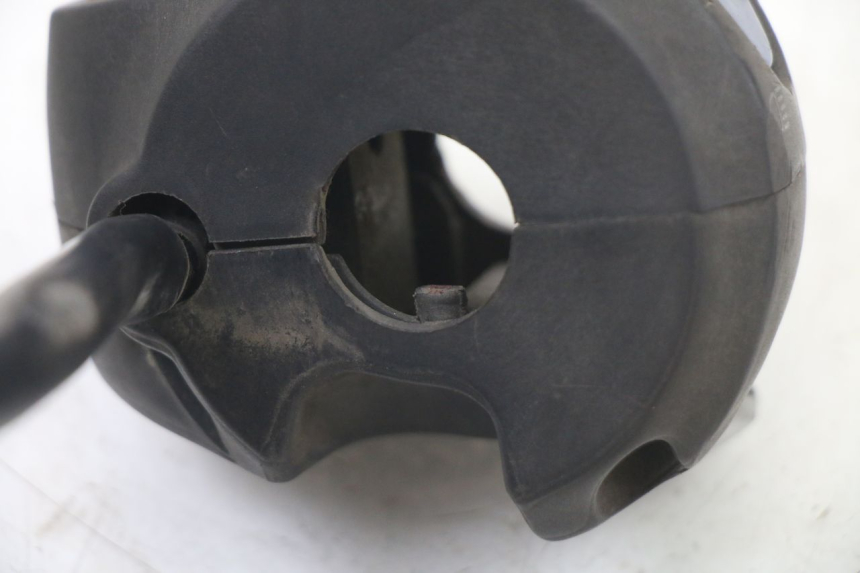 photo de INTERRUPTOR DE LUCES IZQUIERDO PEUGEOT TKR TREKKER FURIOUS 50 (2005 - 2014) - Detalles de los puntos de fijación