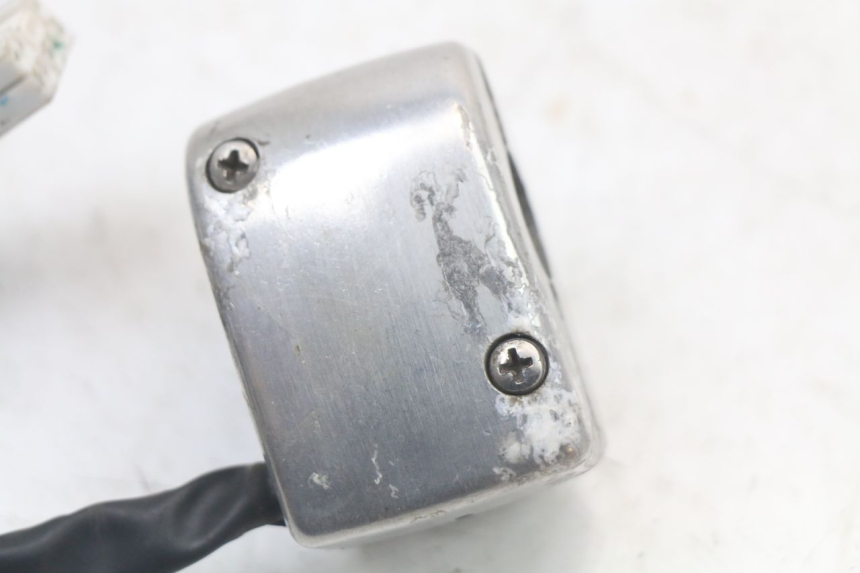 photo de CONMUTADOR IZQUIERDA PIAGGIO BEVERLY 125 (1998 - 2005) - Detalles de los puntos de fijación